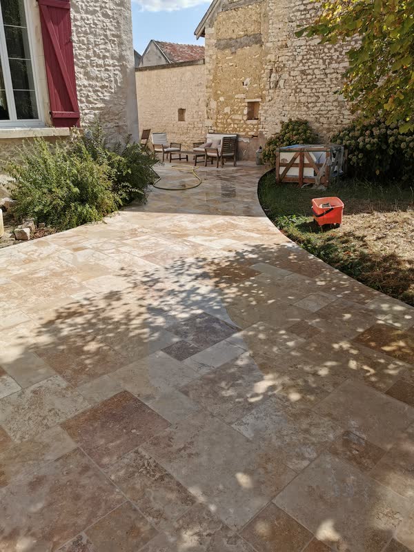 Allée de jardin en pierre, pose en opus