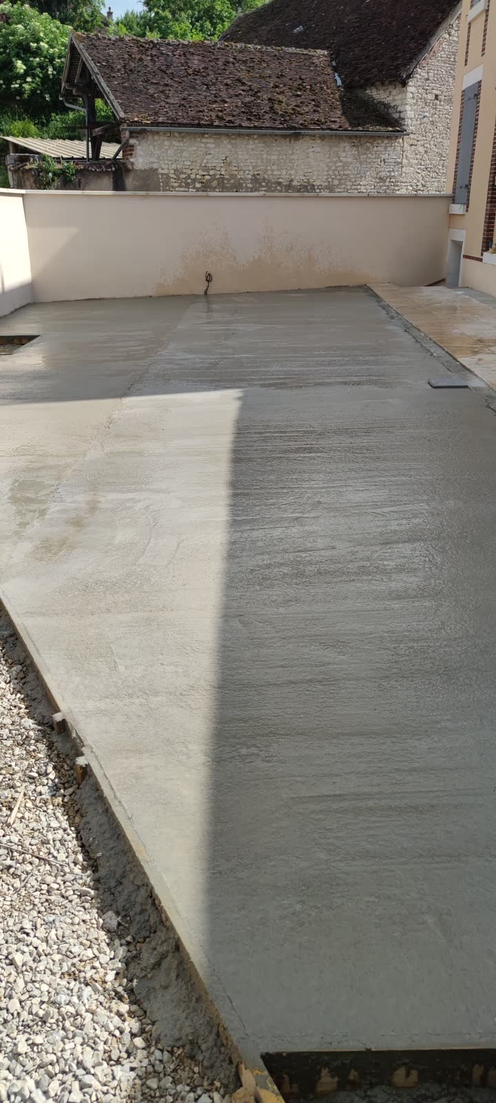Avant : dalle béton brute