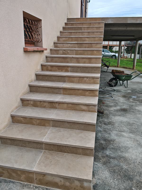 Habillage d'un escalier extérieur