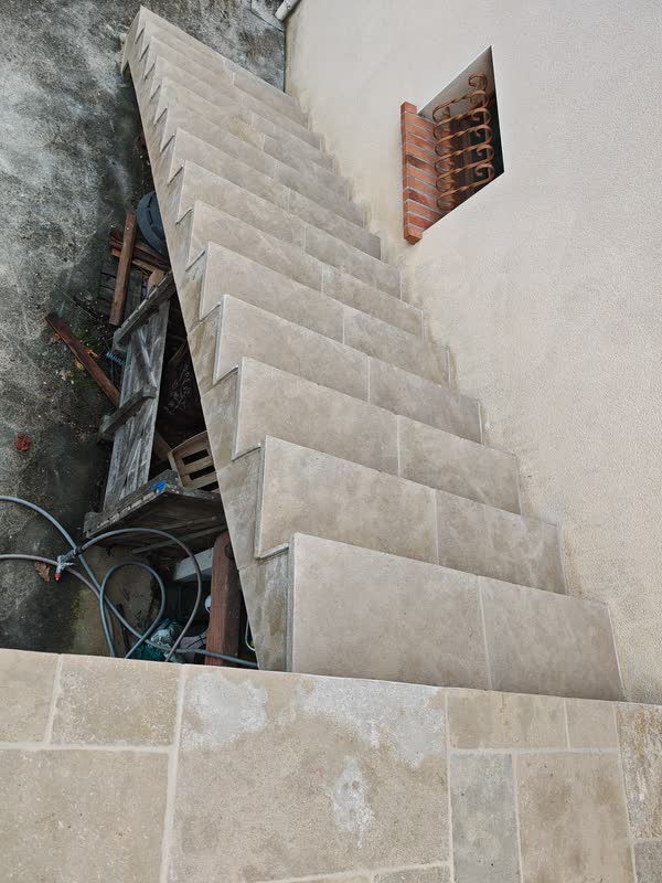 Escalier extérieur, vue plongeante