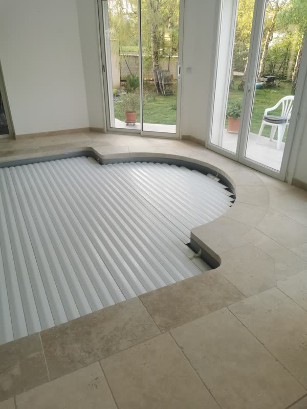 Piscine intérieure, dallage en pierre