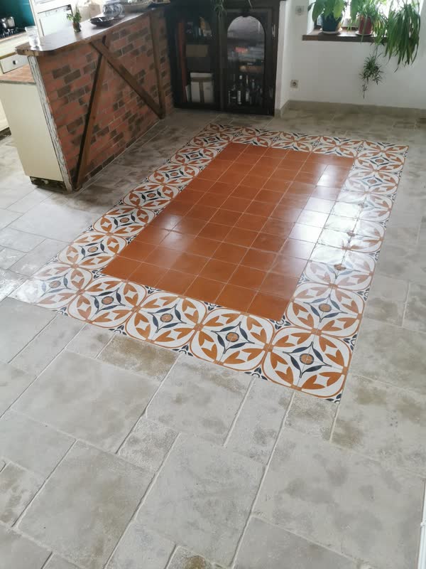 Tapis de carreaux de ciment dans un dallage